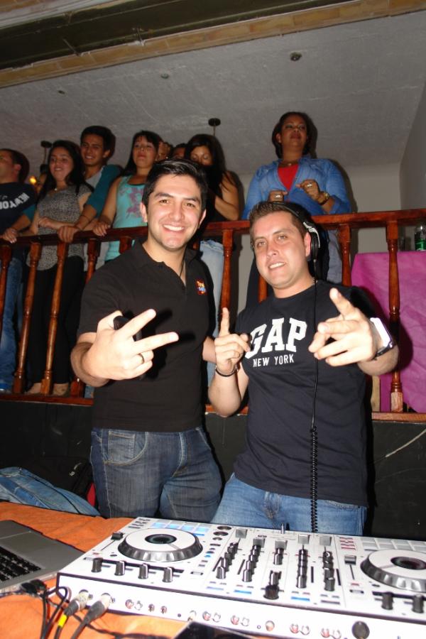 Jota y Dj Jhon Marín en la Fiesta de las Secretarias con los oyentes