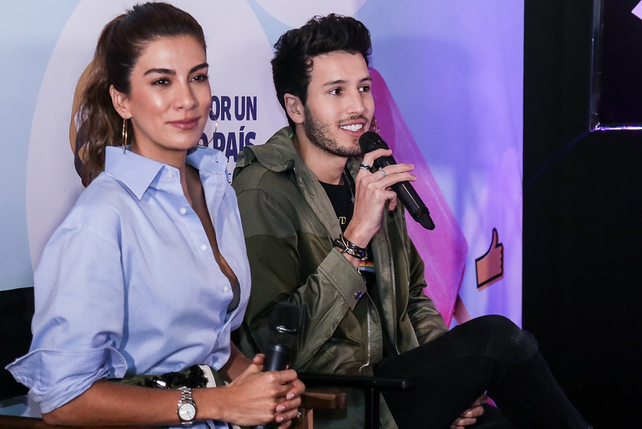 Andrea Serna y Sebastian Yatra. Foto: Colprensa/Diego Pineda