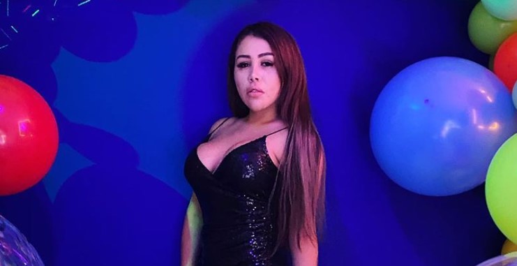 yina calderón muñeca