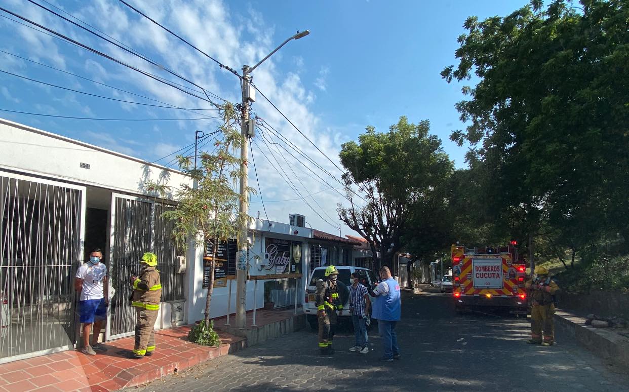 Bomberos fueron a apagar un incendio y resultó ser un asado familiar