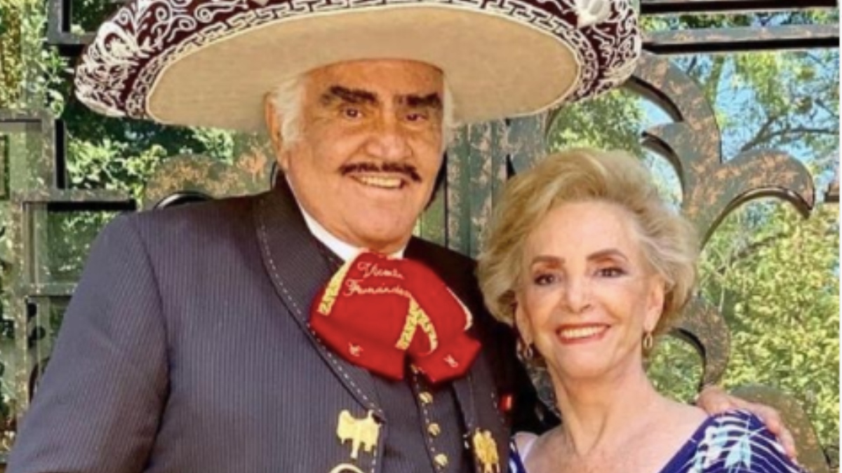 Vicente Fernández y su esposa