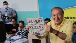 Rodolfo Hernández votando 