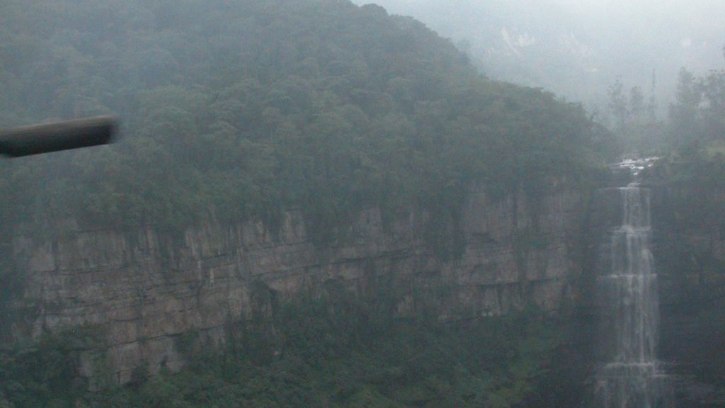 Carro Cayó Cerca Al Salto Del Tequendama Cuatro Personas Heridas