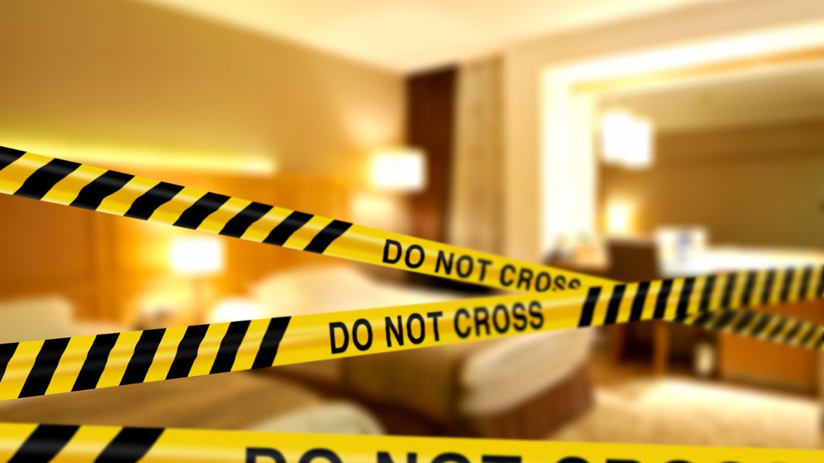 Hallan mujer muerta en habitación de hotel