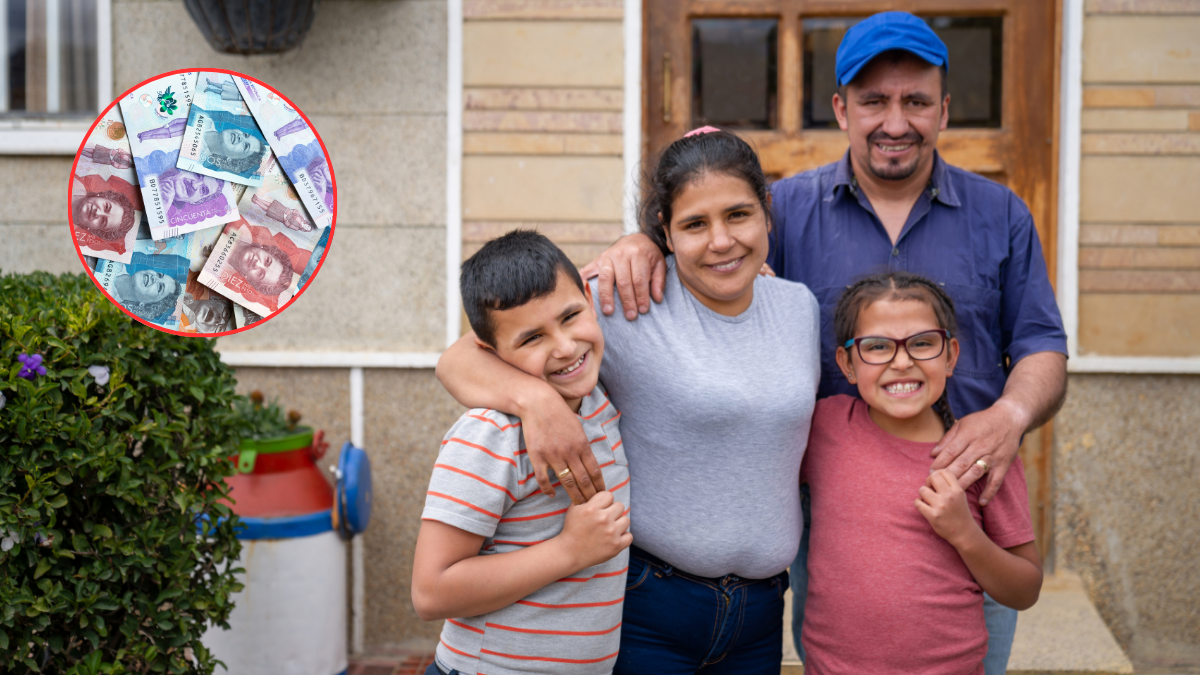 Familia con dos hijos recibiendo el subsidio familiar, encima dinero colombiano (Getty Images)